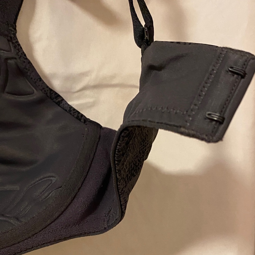 Berlei Textured Black Bra - Picture 9 of 10